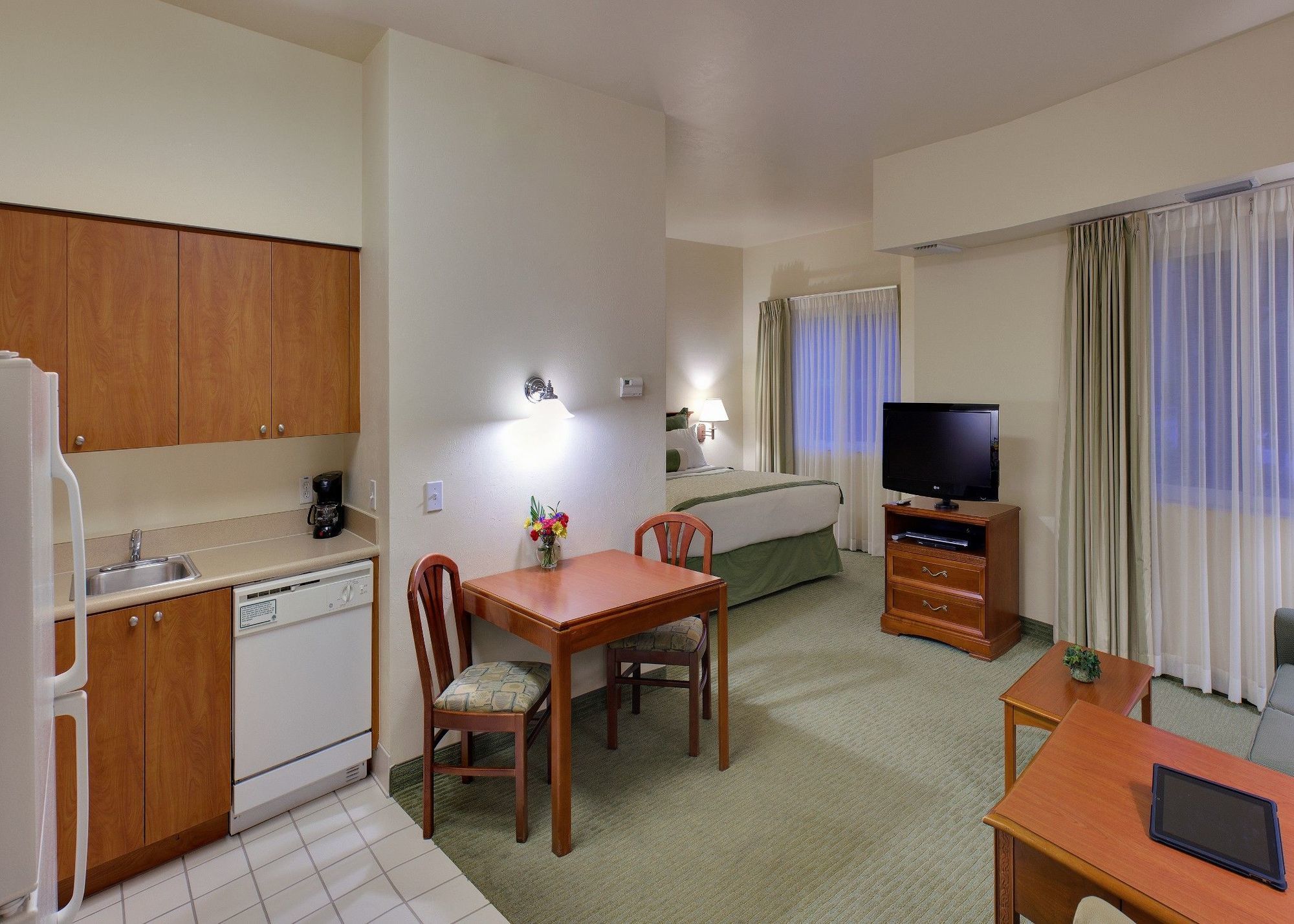Hawthorn Extended Stay By Wyndham Нейплс Номер фото